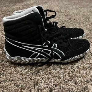 ASICS wrestling shoes like new